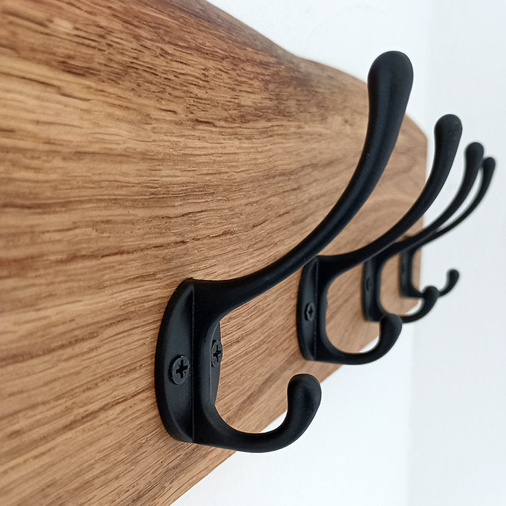 Garderobe mit natürlicher Baumkante | 30 - 120 cm | schwarze Haken | Eiche massiv | Wandgarderobe | Garderobenleiste Holz | Garderobe Eiche
