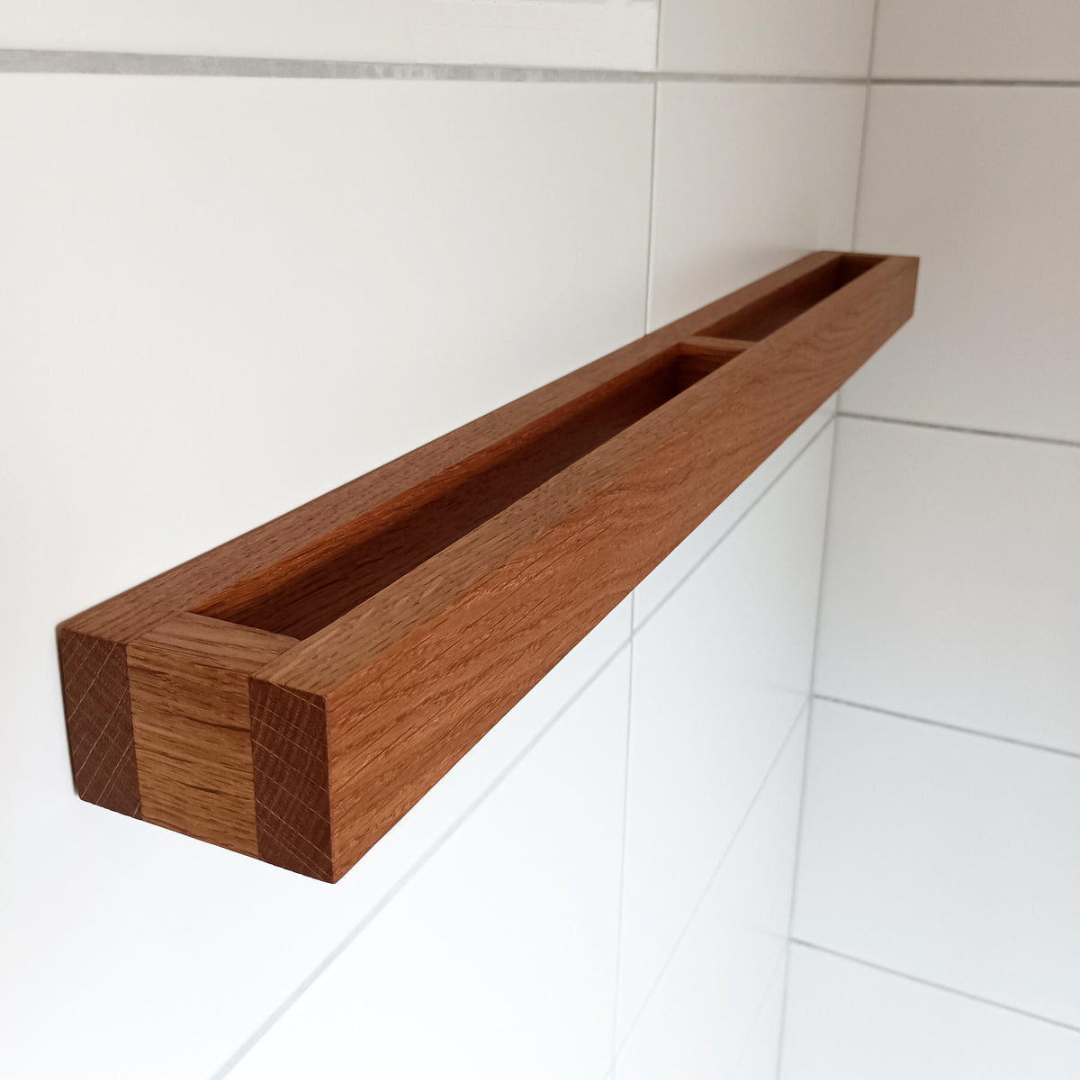 Moderner Duschtuchhalter | Eiche massiv | großer Badetuchhalter aus Holz für zwei Handtücher | Aufbewahrung Handtücher | Handtuchhalter