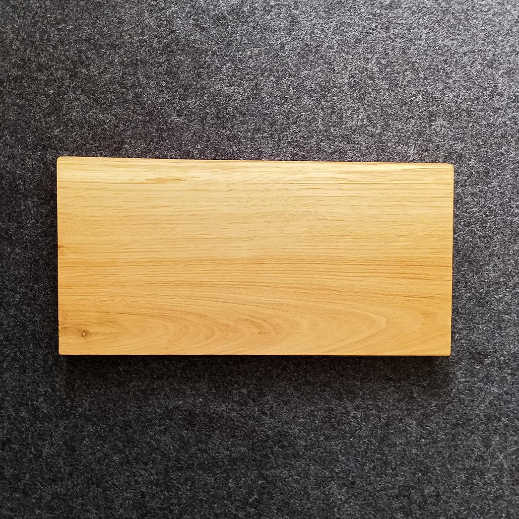 Schneidebrett aus massiver Eiche | gefertigt aus einem Stück | Hackbrett | Brotzeitbrett | naturgegebene Form | Frühstücksbrett