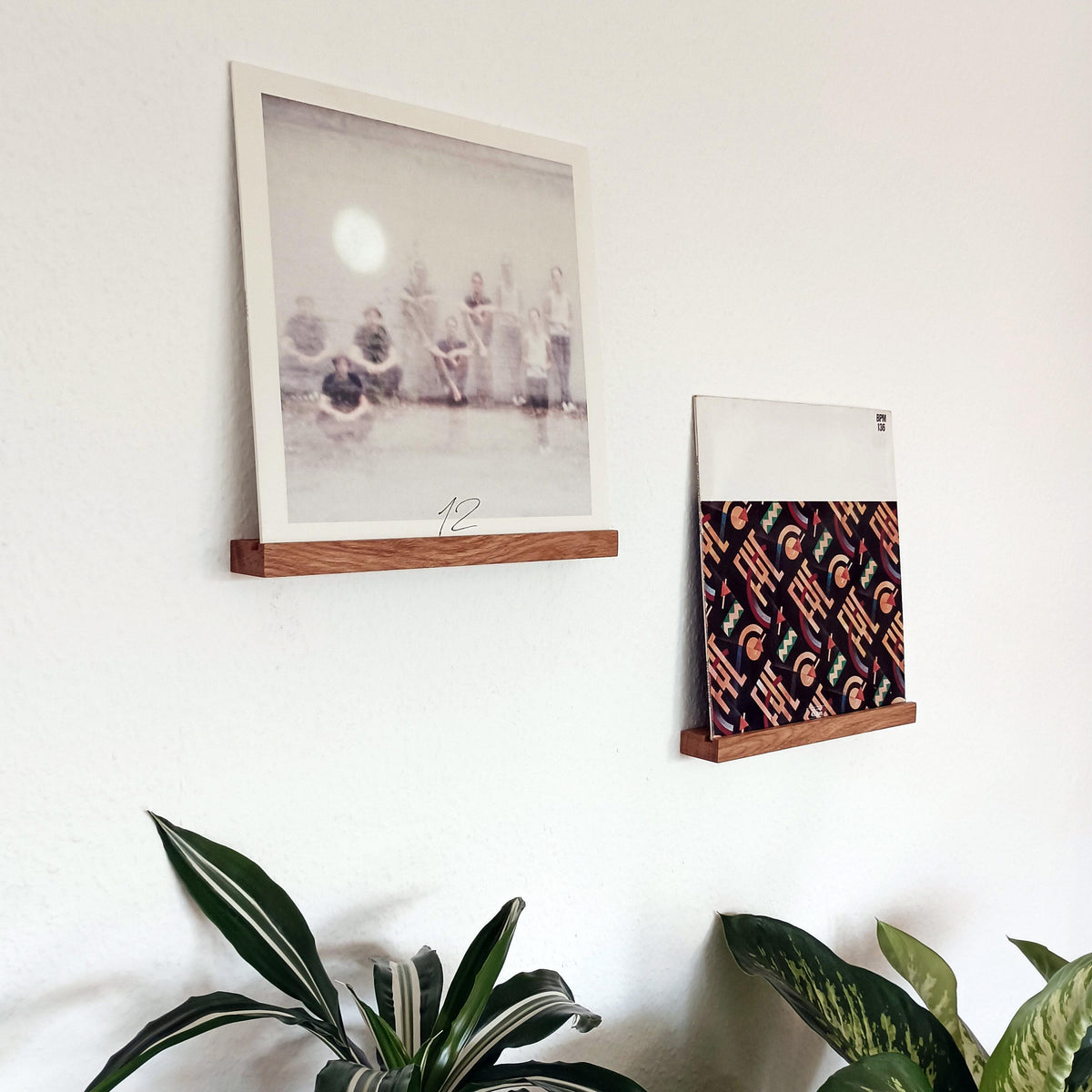 Schallplattenregal aus massiver Eiche | Vinyl Regaldekor | Schallplatten Wandhalterung | Plattenregal | Vinylleiste | Schallplattenständer