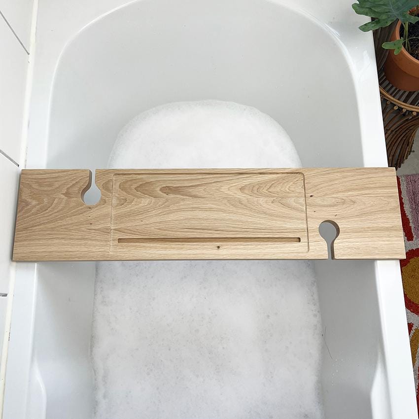 elegante Badewannenablage mit Weinglashalter & Tablethalter | 70-100 cm | Badewannenablage Eiche massiv | Badewannenablage Holz | Badebrett