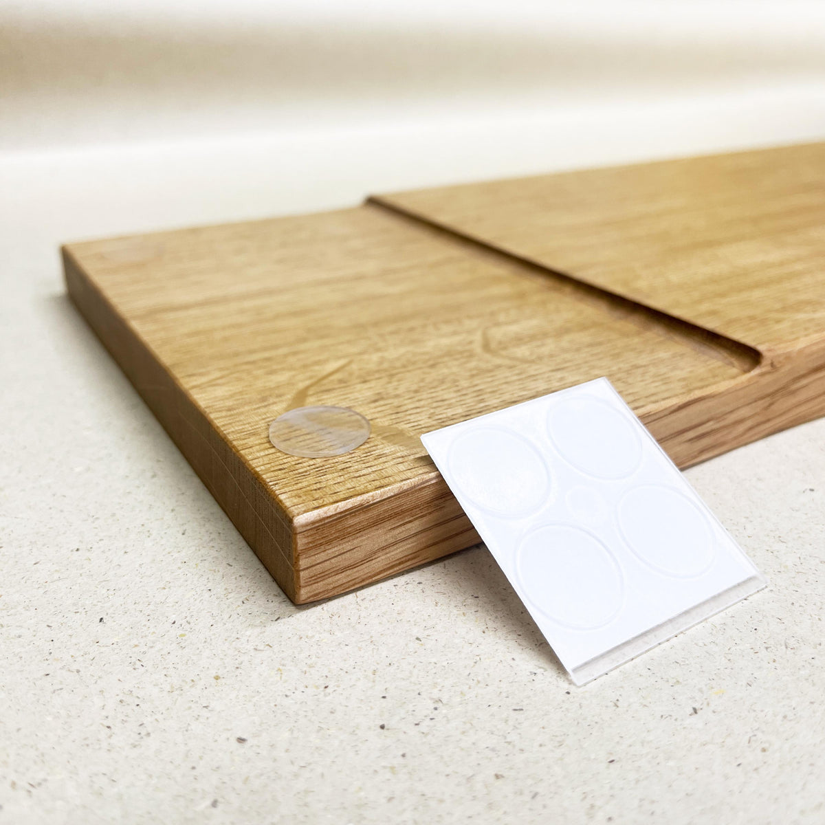 elegante Badewannenablage mit Weinglashalter & Tablethalter | 70-100 cm | Badewannenablage Eiche massiv | Badewannenablage Holz | Badebrett