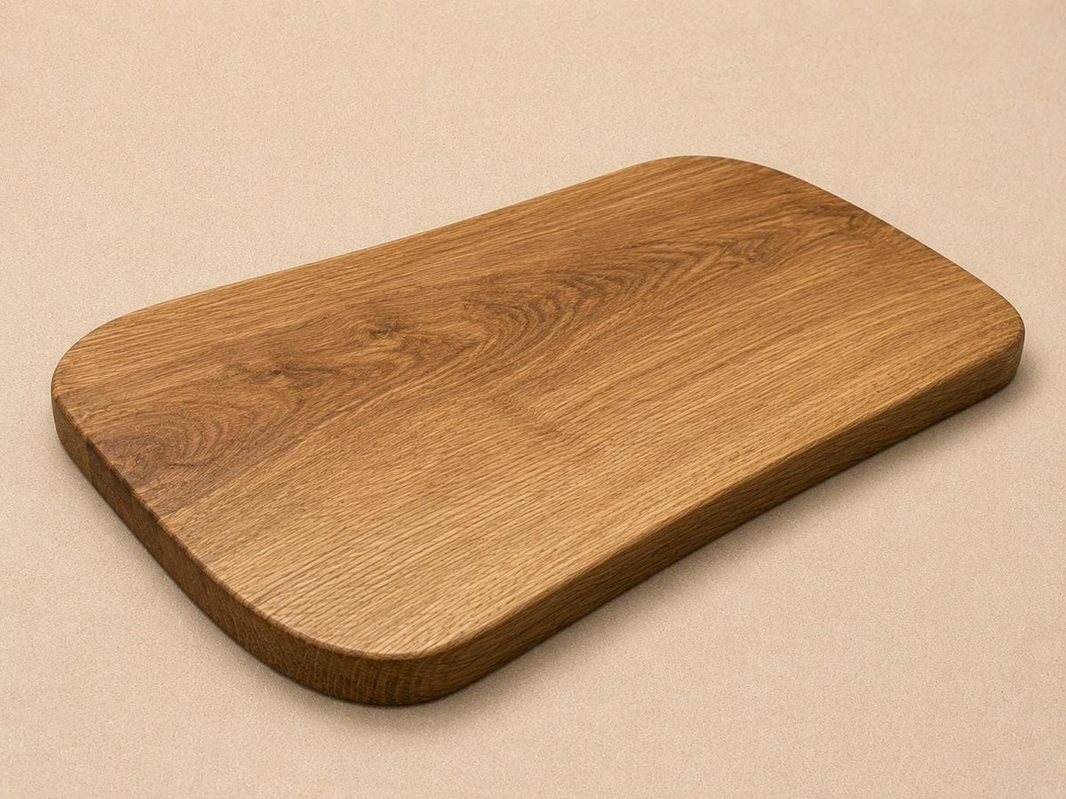 XL Schneidebrett aus massiver Eiche | gefertigt aus einem Stück | Hackbrett | naturgegebene Form | geradliniges Design | inkl. Standfüßen